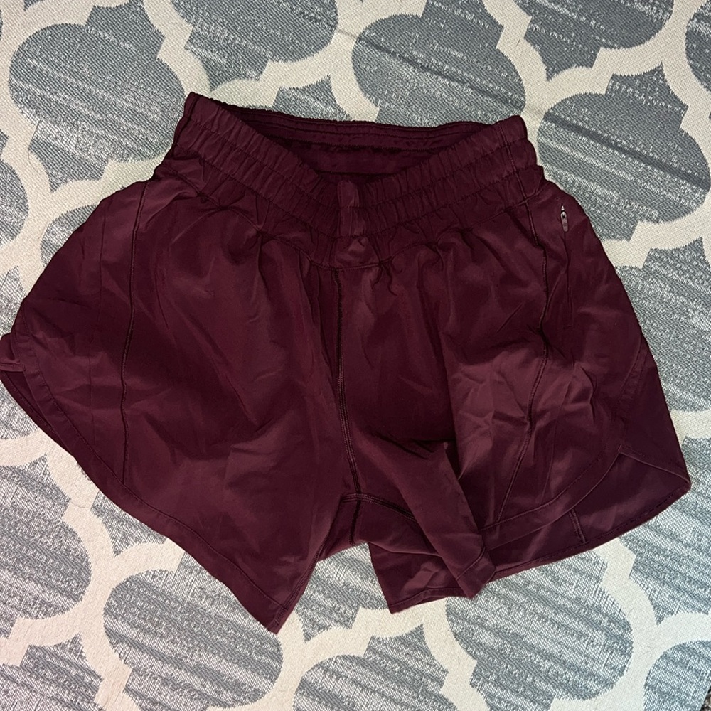 Lululemon Track That mid rise 5” short